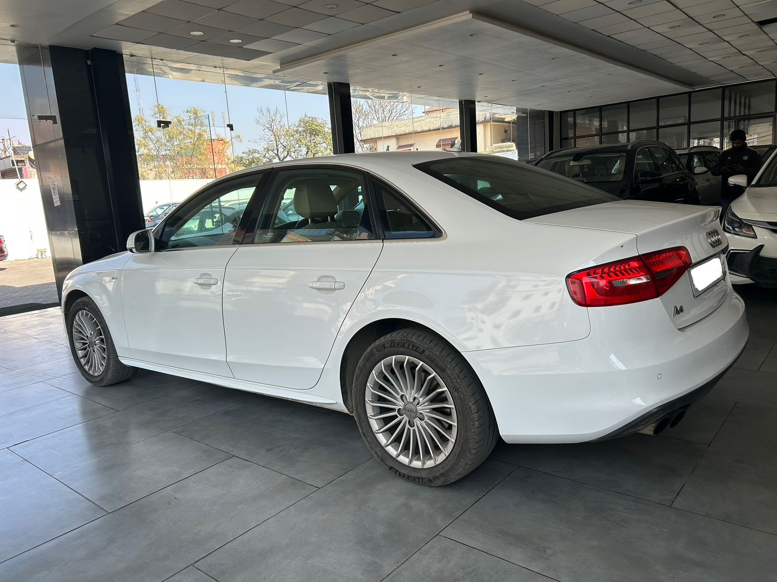 AUDI A4 - View 4